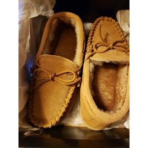 NEW Cabelas Moccasins Youth Suede Size 4M. #82-4398